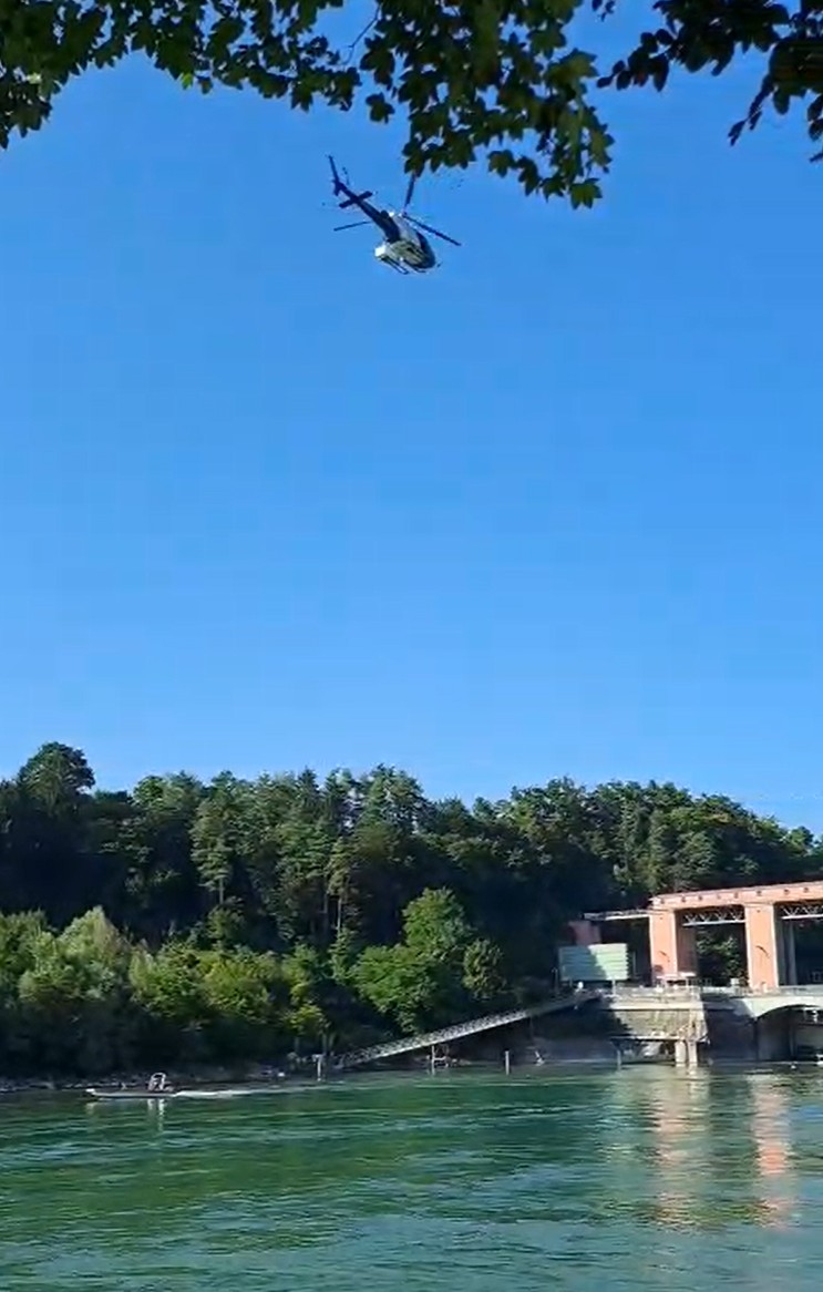 Suchhelikopter über dem Kraftwerk im Einsatz. (zvg)