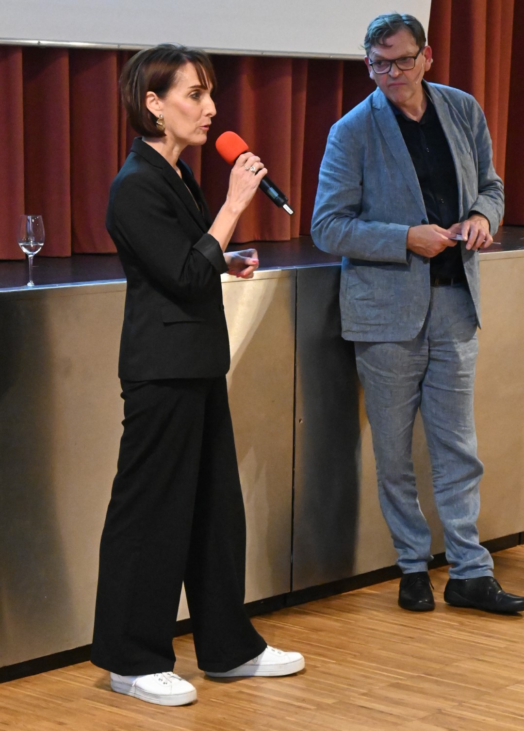 Stadträtin Andrea Spycher im Interview mit Moderator Tom Porro.