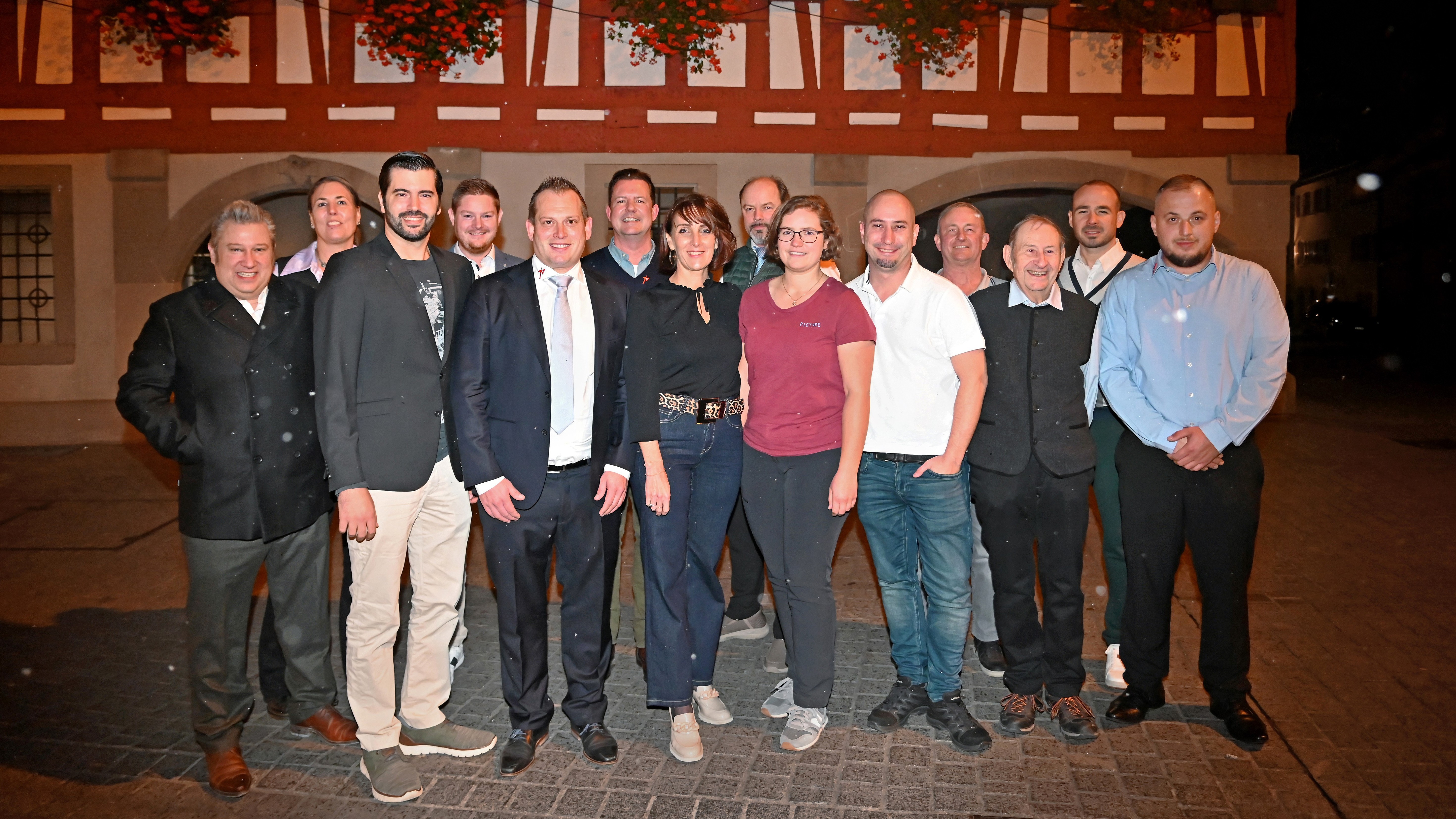 SVP Kandidierende nach ihrer offiziellen Nomination. «Von links nach rechts, Reihe hinten»: Andrea Lehmann, Franco Stierlin, Andreas Tassonyi, Andreas Winkler, Thomas Poell, Thomas Wobmann. «Reihe vorne»: Urs Kaufmann, Alessandro Pecorelli, Sven Zimmerli, Andrea Spycher, Laura Hartmann, Thomas Obermayer, Bruno Bliggenstorfer, Daniel Petrovic