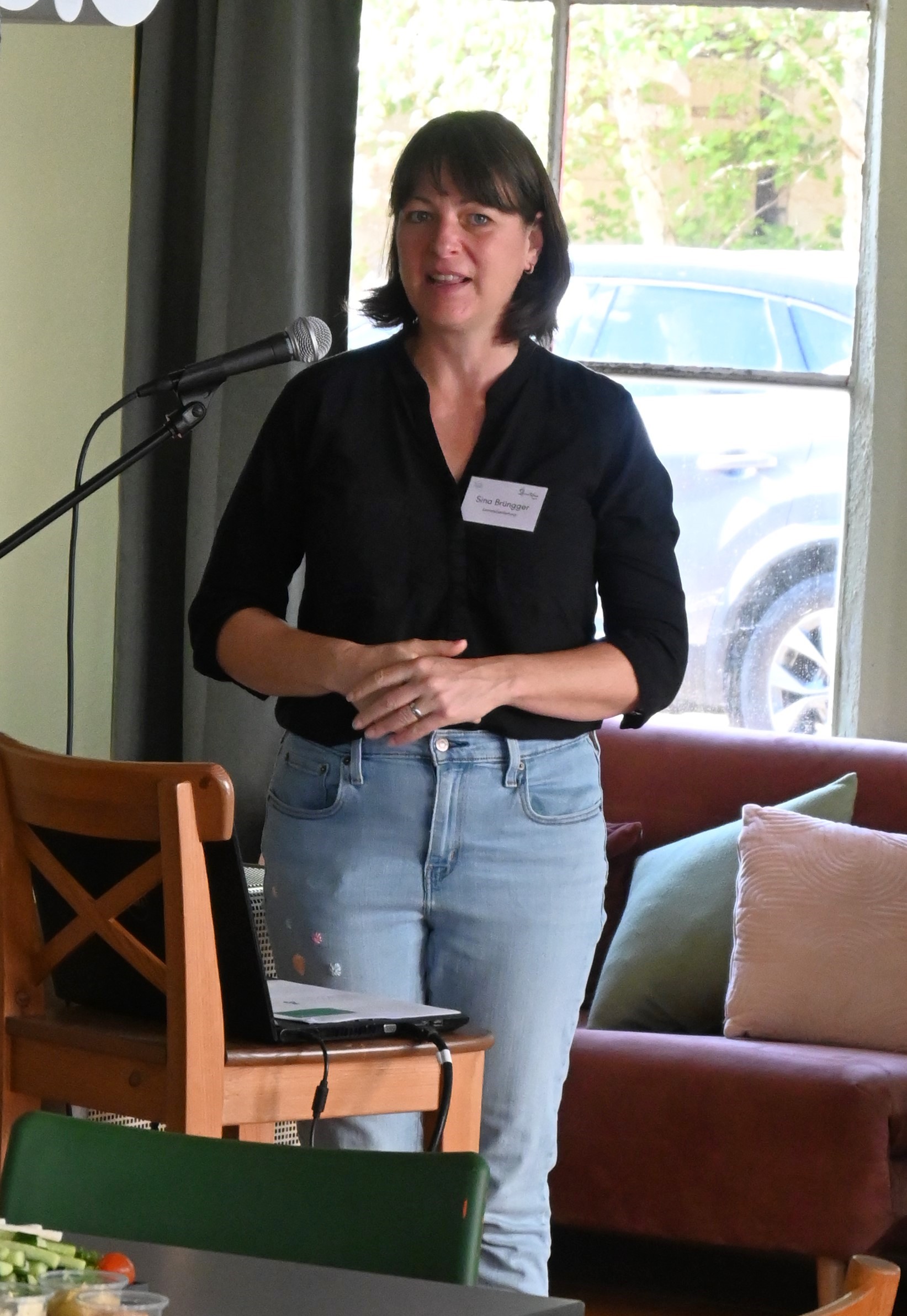 Sina Brüngger stellt die Lernstube Bülach vor.