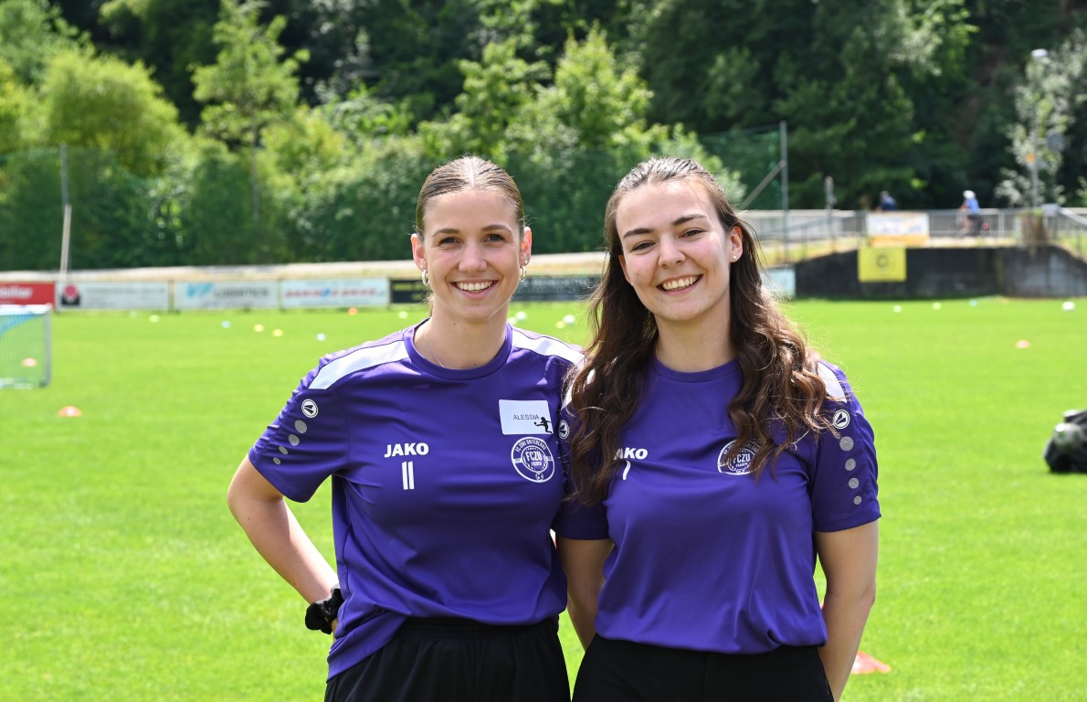Alessia und Nina vom FFZU – die beiden Organisatorinnen des Schnuppertags. Mit viel Herzblut setzen sie sich für den Mädchenfussball ein.