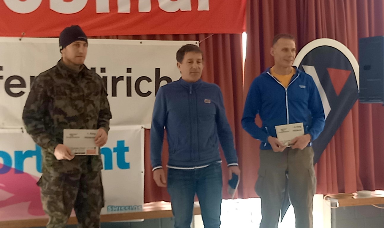 Die Sieger der Kategorie Militärfahrrad 31 Km.