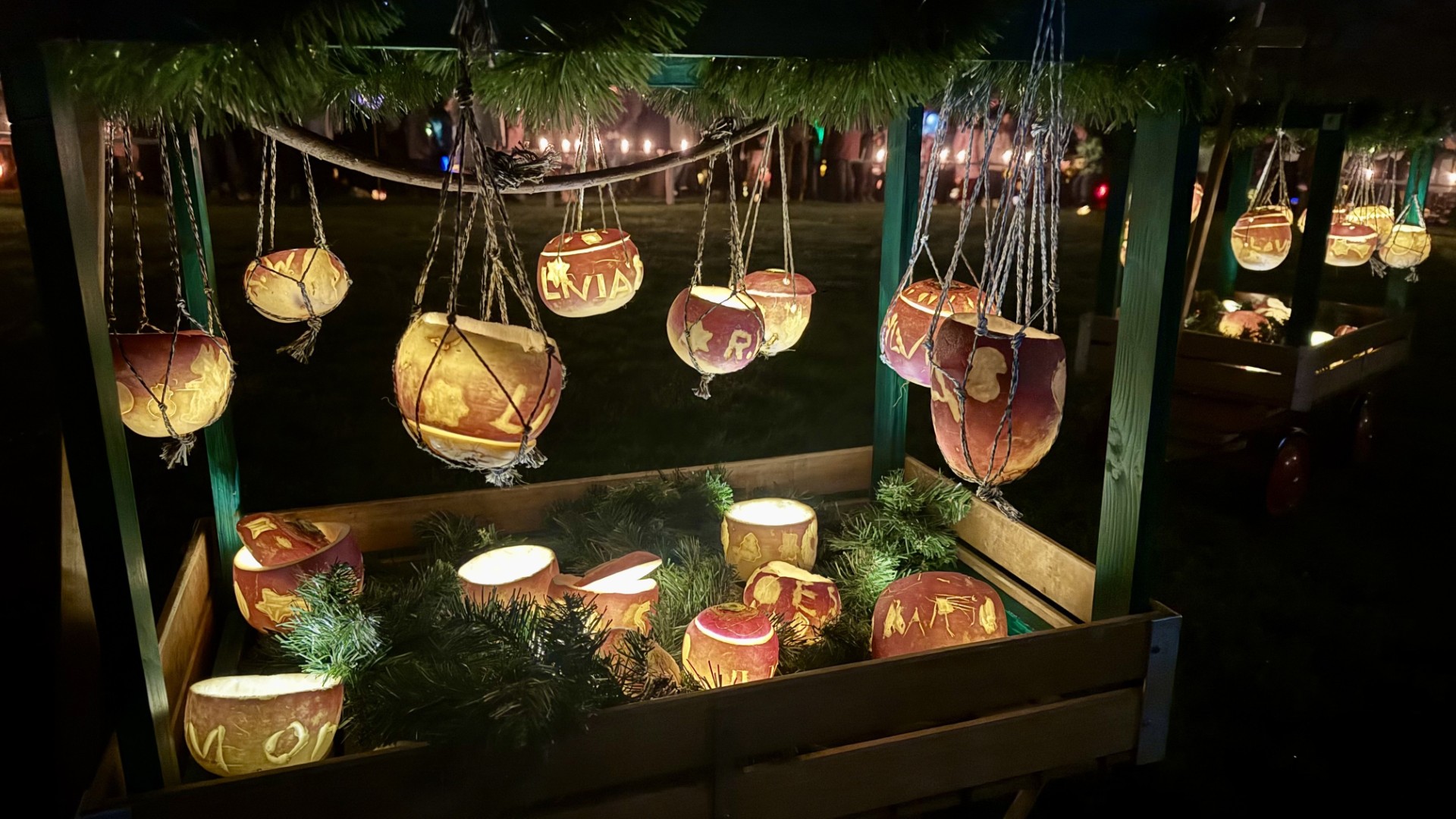 Geschmückte Wagen als Blickfang