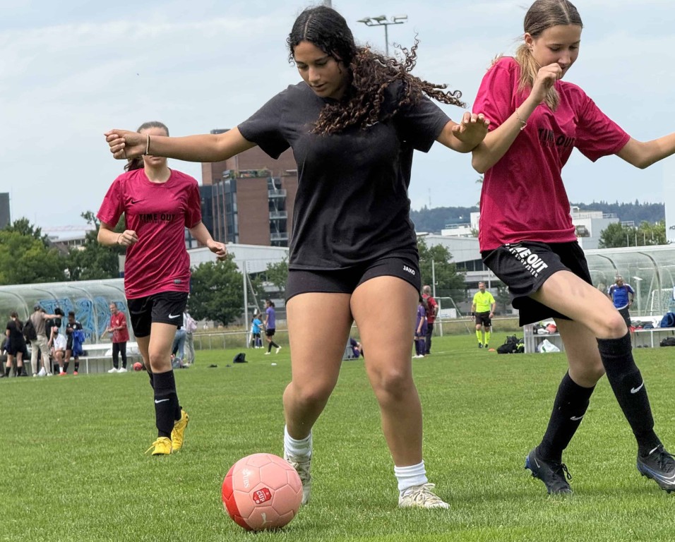 Vitoria erkämpft sich den Ball