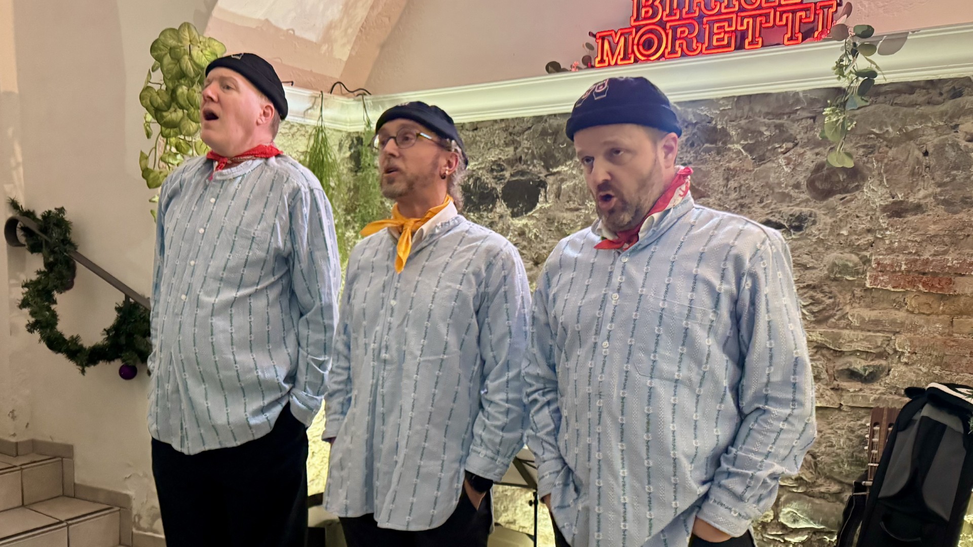 Das Cabaret Peperoncini begeistert das Publikum mit Schnitzelbänken.