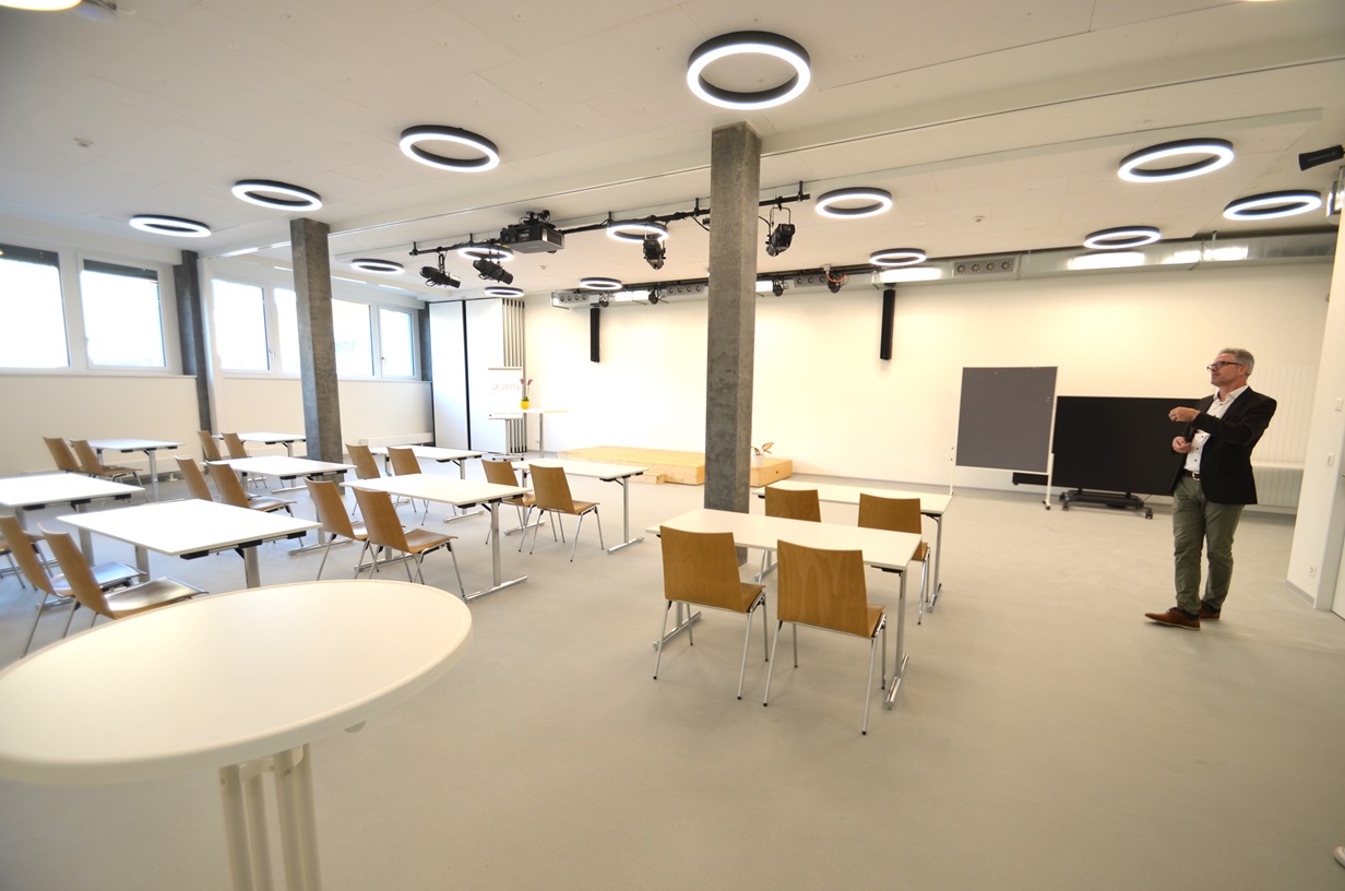 Der Saal mit bis zu 120 Sitzplätzen kann auch gemietet werden.