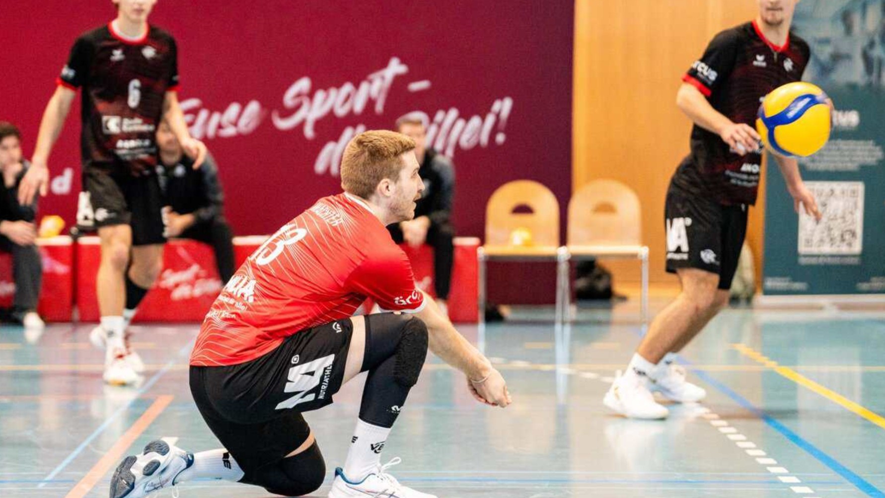 Das Herren 1 in voller Spielaktion (v.l. N. Huber, L. Wachter, J. Stajcic)