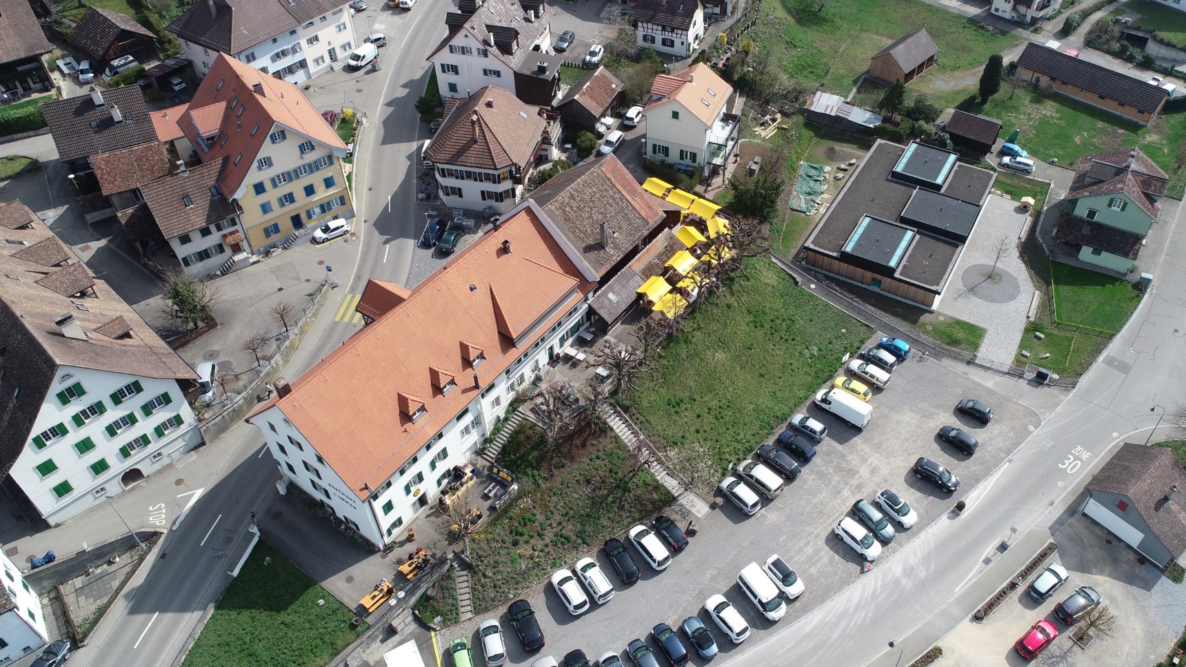 Das «Gasthaus zum Löwen» aus der Vogelperspektive.