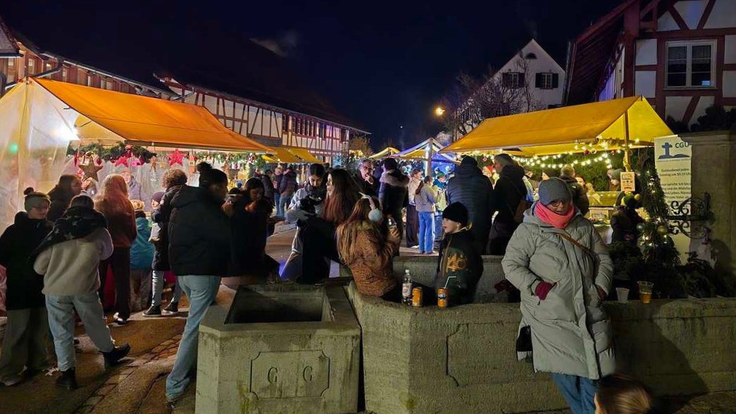 Fröhliche Gesichter am Glattfälder Wiehnachtsmärt