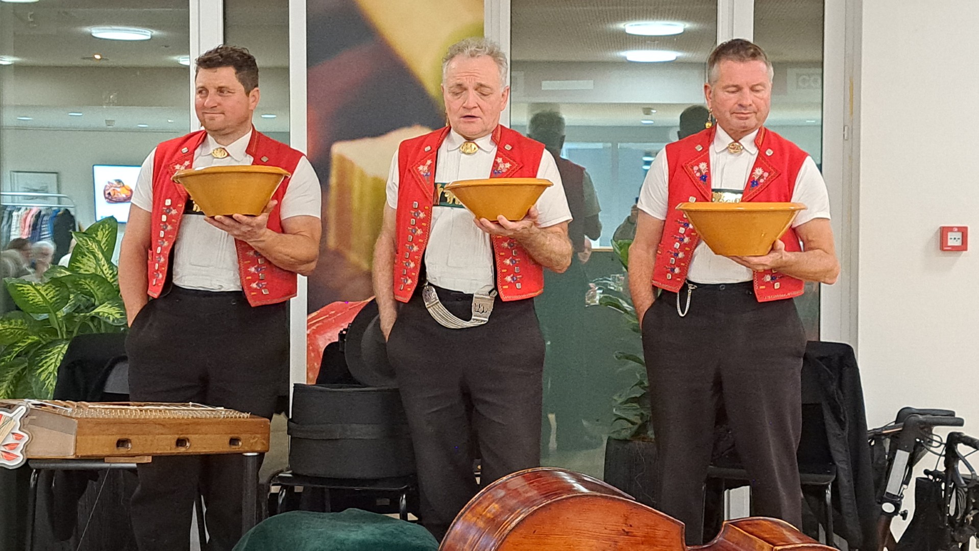 Gelebte Tradition aus dem Appenzell. Talerschwingen gepaart mit einem Naturjodel.