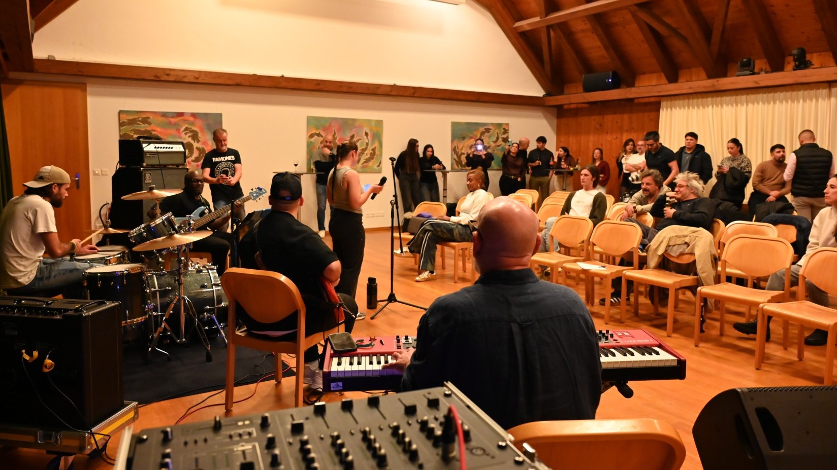 Glattfelden groovt: Wenn Weltstar Sharay Reed und lokale Musiker zusammenspielen, bleibt kein Fuss still. 