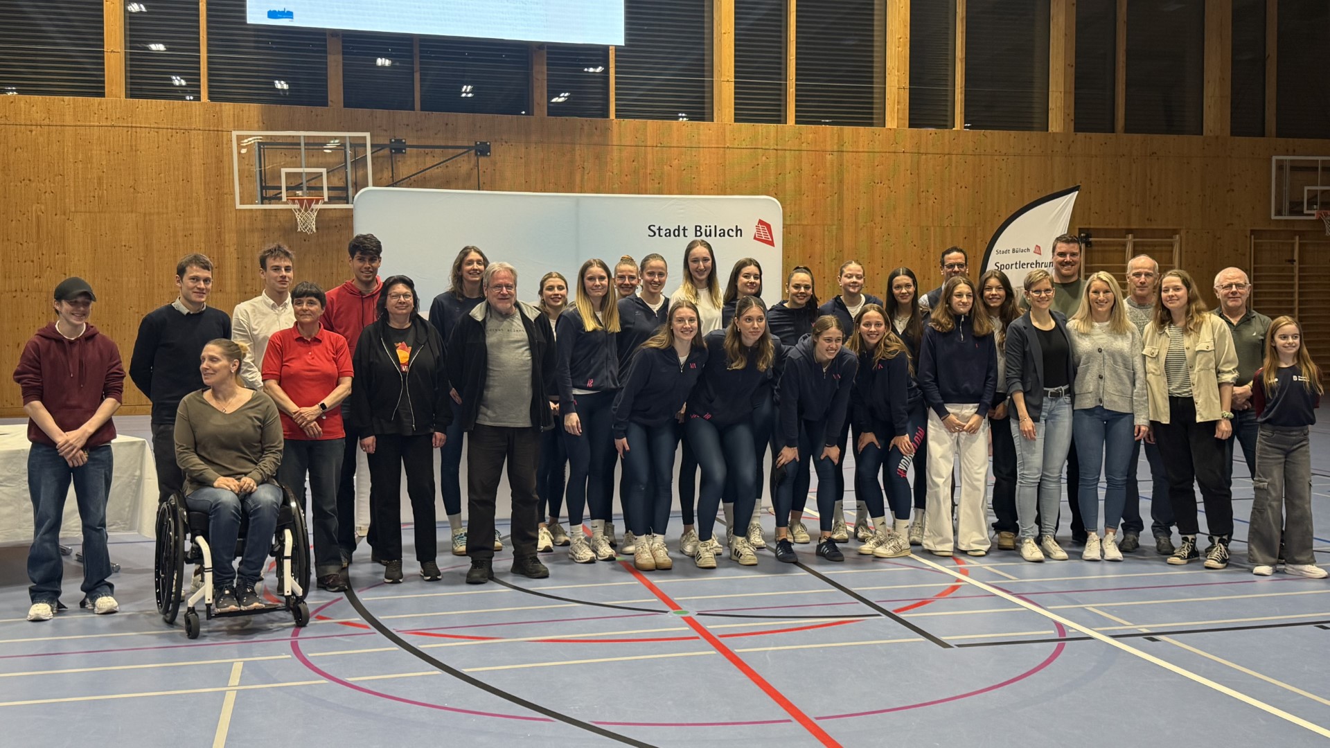 Gruppenbild aller geehrten Sportler und Sportlerinnen.