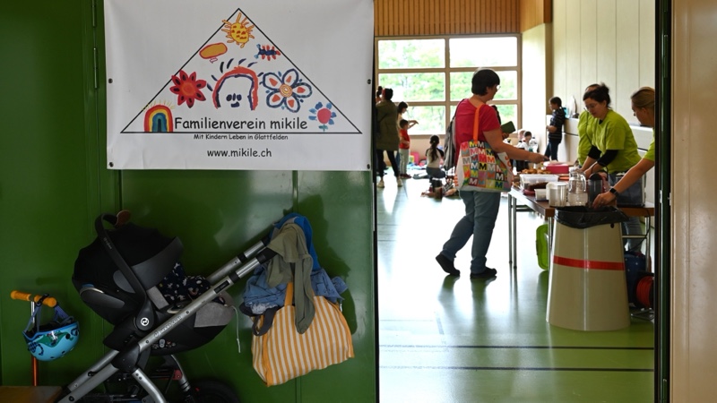 Türe auf – und mittenrein ins kunterbunte Flohmarkt-Getümmel