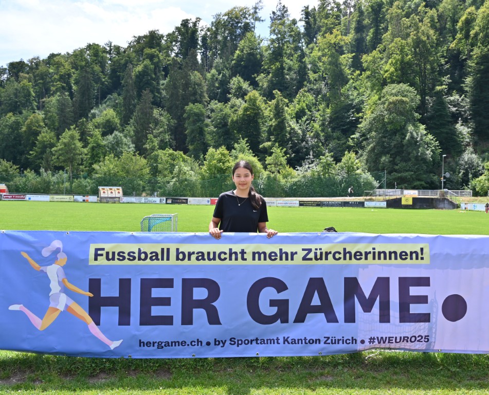 Nazanin, Spielerin beim FFZU, zeigt am Schnuppertag wie viel Leidenschaft im Mädchenfussball steckt.